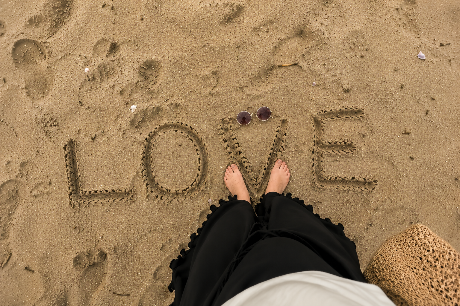 낙산해수욕장 모래 위 LOVE 만들기 여름 사진